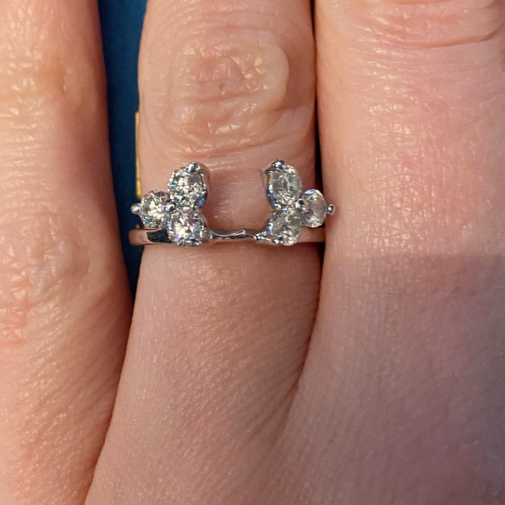 The Leo diamond enhancer